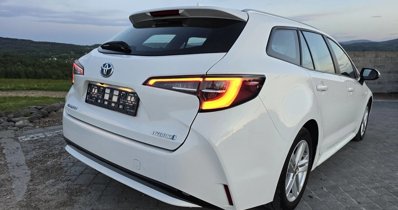 Toyota Corolla cena 69700 przebieg: 69000, rok produkcji 2020 z Pobiedziska małe 379